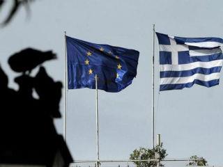 Ο κόσμος κουράστηκε και ξέρει ότι δεν υπάρχουν γρήγορες, μαγικές λύσεις. Ένα μεγάλο μέρος όμως των ανέργων και της μεσαίας τάξης, πολιτών που έπαθαν οικονομική και κοινωνική καθίζηση απότομα, νέοι άνθρωποι με γνώσεις και σπουδές, ακούνε, διαβάζουν, προβληματίζονται και είναι πιθανό να απέχουν απο τις εκλογές. Και αυτό γιατί πίσω από τον χαμηλό μισθό, πάνω στα τιμολόγια των ΔΕΚΟ και τα σημειώματα τραπεζών και εφορίας, υπάρχουν οι οδυνηροί αριθμοί της καθημερινότητας, της μηνιαίας ανελαστικής δαπάνης σε εποχές χαμηλού εισοδήματος.