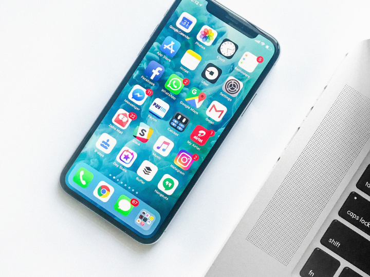 «Οι πωλήσεις smartphones αναμένεται φέτος να είναι αυξημένες κατά 12% έναντι του 2020, όταν η αγορά είχε υποχωρήσει κατά 7%».