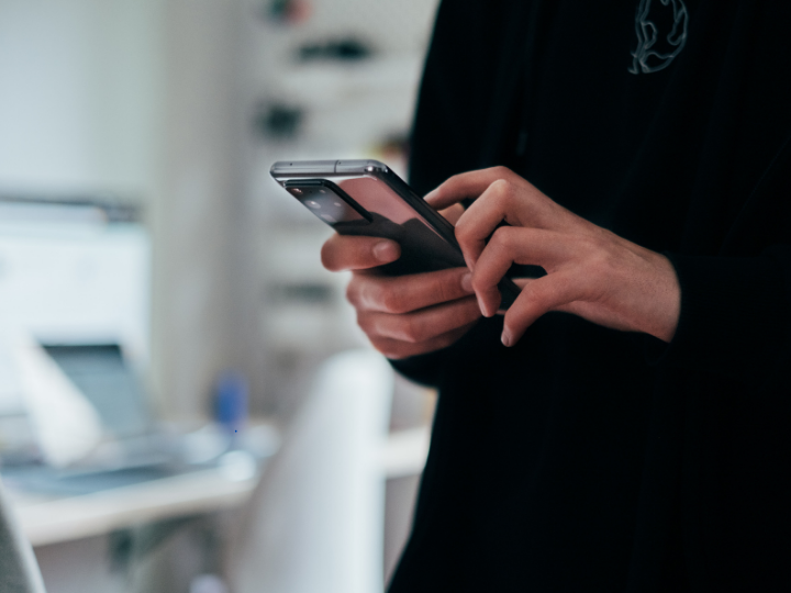 Οι πωλήσεις smartphones στη Δυτική Ευρώπη, τους τρεις πρώτους μήνες του έτους, μειώθηκαν κατά 9,4%, σε σχέση με έναν χρόνο νωρίτερα, που συνιστά τη μικρότερη πτώση από όλες τις επιμέρους αγορές του πλανήτη.