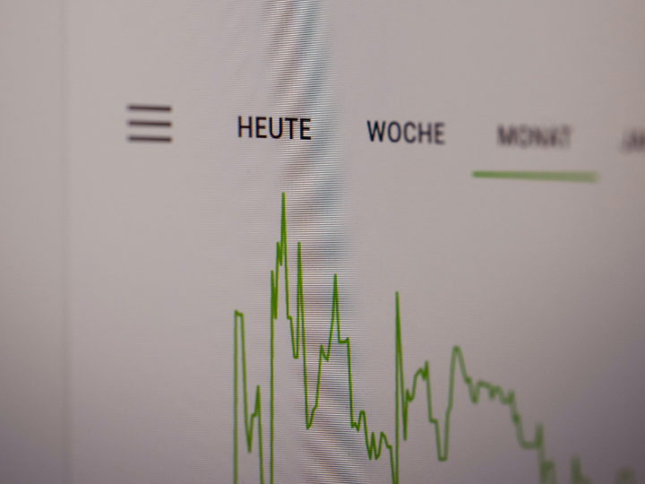 Όμως μια κρίση τέτοιου εύρους, ιδίως όταν προστίθεται σε αδυναμίες που προϋπήρχαν δεν μπορεί να μην έχει κόστος. 