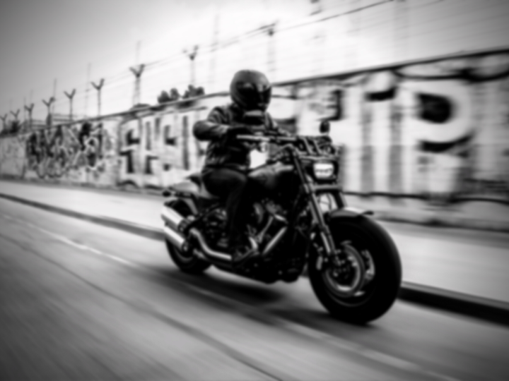 Το πρόβλημα όμως με τον ακήρυκτο πόλεμο της ασφάλτου είναι διαχρονικό και συνεχώς επιδεινούμενο, προκαλώντας αναρίθμητες απώλειες νέων ανθρώπων και οικογενειακά δράματα. 