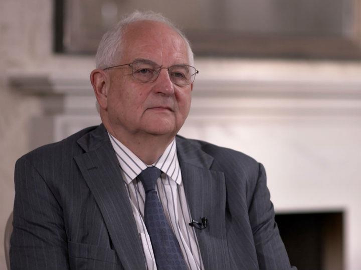 «Υποψιάζομαι πως η Ελλάδα είναι μια από τις σχετικά λίγες χώρες στις οποίες η κρίση η οποία έρχεται θα είναι πιθανότατα σημαντικά μικρότερη από αυτήν που περάσατε. Διότι η κρίση που περάσατε ήταν μακράν η χειρότερη από οποιαδήποτε χώρα επλήγη από την παγκόσμια χρηματοπιστωτική κρίση και την κρίση της ευρωζώνης, σε βάθος και διάρκεια».