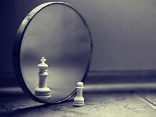 Θα πει κανείς όλα αυτά ήταν μια (αυτ)απάτη, που εξαγνίσθηκε στις εκλογές της 20ης Σεπτεμβρίου του 2015. Έτσι είναι αν έτσι νομίζετε, είναι η απάντηση, κατά Λουίζι Πιραντέλο...