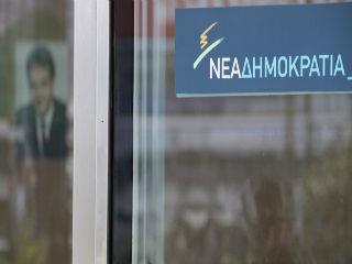 Ο Τομεάρχης Εξωτερικών της Νέας Δημοκρατίας σε δήλωσή του ανέφερε: «Η Βουλή των Ελλήνων οφείλει να παρακολουθήσει στενά αυτό το μείζον ευρωπαϊκό ζήτημα που έχει επιπτώσεις και στα δικαιώματα και τα συμφέροντα των Ελλήνων πολιτών που ζουν, σπουδάζουν, εργάζονται και επιχειρούν στη Μ. Βρετανία. Η Βουλή των Ελλήνων μπορεί να συμβάλει ώστε αυτά να ληφθούν σοβαρά υπόψη στις διαπραγματεύσεις για το Brexit, που βρίσκονται σε εξέλιξη. 