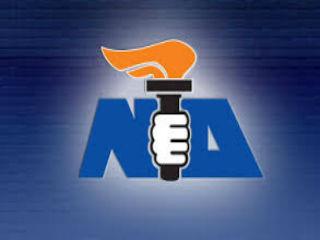  Πρέπει να αλλάξει όνομα, να αλλάξει ριζικά τις δομές της και φυσικά να φέρει στο προσκήνιο εντελώς άφθαρτα πρόσωπα, ανθρώπους από την κοινωνία που δεν κατείχαν θέσεις εξουσίας και έδρες στην Βουλή τα τελευταία χρόνια.