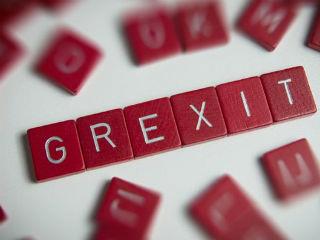 Πέρυσι η διαπραγμάτευση κατέληξε στην πανωλεθρία (όπως την ερμήνευσαν οι πολλοί) του τρίτου Μνημονίου και σε νέες εκλογές. Προσχεδιασμένη, λοιπόν, όπως πέρυσι,  και η φετινή διαπραγμάτευση (για την αξιολόγηση του τρίτου Μνημονίου). Άρα κάτι επιδιώκεται κάποιος ανίερος σκοπός υποκρύπτεται.