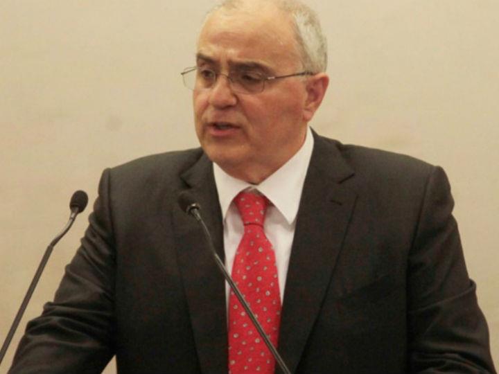 «Η αναπτυξιακή ατμομηχανή κάτω από τις σημερινές συνθήκες δεν μπορεί να είναι η κατανάλωση, που σαν ποσοστό του ΑΕΠ παραμένει το υψηλότερο της Ευρώπης, 68%, και οι διεθνείς αγορές δεν θα χρηματοδοτήσουν μια τέτοια αναπτυξιακή στρατηγική.»