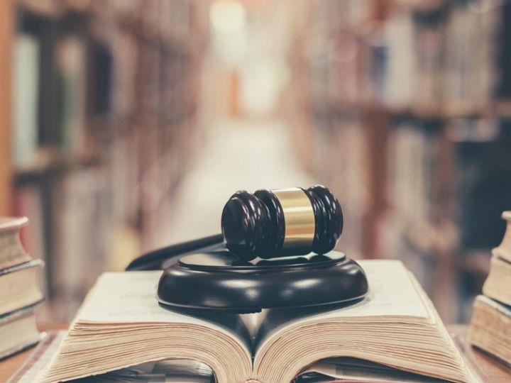 Η Ελλάδα μετρά πάνω από 400 καταδίκες από το Δικαστήριο Ανθρωπίνων Δικαιωμάτων και βρίσκεται από καιρό στην πρώτη πεντάδα για πολύχρονες καθυστερήσεις στην απονομή της Δικαιοσύνης ανάμεσα στις 47 χώρες του Συμβουλίου της Ευρώπης.