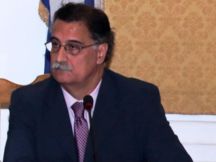 «Ένας αναστοχασμός με αφορμή τα τραγικά γεγονότα της 6ης Ιανουαρίου μας επιβεβαιώνει την «αντοχή» του Τραμπ στην εκλογική του βάση και το γεγονός πως οι ΗΠΑ είναι πλέον βαθιά διχασμένες.»
