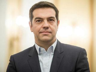 Παράλληλα, ανεβαίνει στην κομματική ιεραρχία του Συνασπισμού και το 1999 αναλαμβάνει γραμματέας της Νεολαίας του κόμματος. Είναι 25 χρονών και έχει αφιερώσει αρκετό χρόνο στην ανάγνωση των Απάντων του Λένιν, ιδιαίτερα δε στις συμβουλές του τελευταίου για τους τρόπους κατάληψης της εξουσίας. Μία εξουσία που ο Αλέξης Τσίπρας γνωρίζει ότι δεν μπορεί πλέον να καταληφθεί δια της βίας, αλλά μόνον δια της συστημικής υπονόμευσής της, σε ιδεολογικό κυρίως επίπεδο.