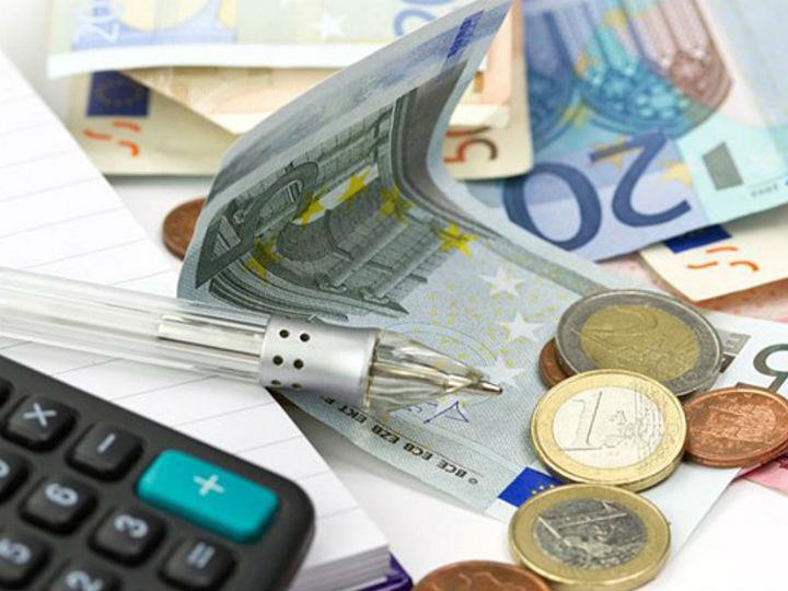 «Η εκτίμηση της Κομισιόν για το έλλειμμα, μαζί με το κόστος εξυπηρέτησης του χρέους, αντοστοιχεί σε 11 δισ. ευρώ. Τα μέτρα της κυβέρνησης έχουν ταμειακό κόστος 11,7 δισ. ευρώ. Κατά το 2020 πρέπει να χρηματοδοτηθεί το σύνολο των 22,7 δισ. ευρώ- με τα μέτρα που ανακοινώθηκαν στις 20/5, το σύνολο ανεβαίνει.»