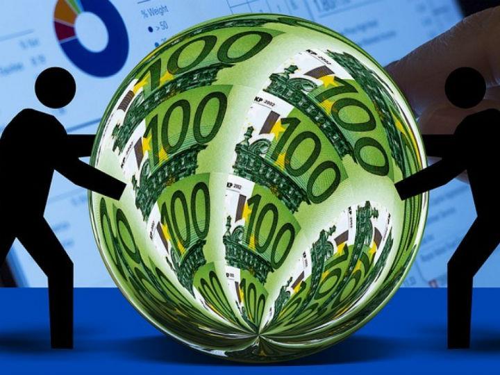 «Ο Έλληνας μικρομεσαίος, με το μαγαζί και το γραφείο του, δεν μπορεί να βγάλει την χρονιά ( αν όλα στραβώσουν με τον τουρισμό και πάμε σε >10% ύφεση).Χρειάζεται κεφάλαιο κίνησης έστω και με μορφή μακροπρόθεσμου φθηνού δανεισμού κρατικής εγγύησης.»