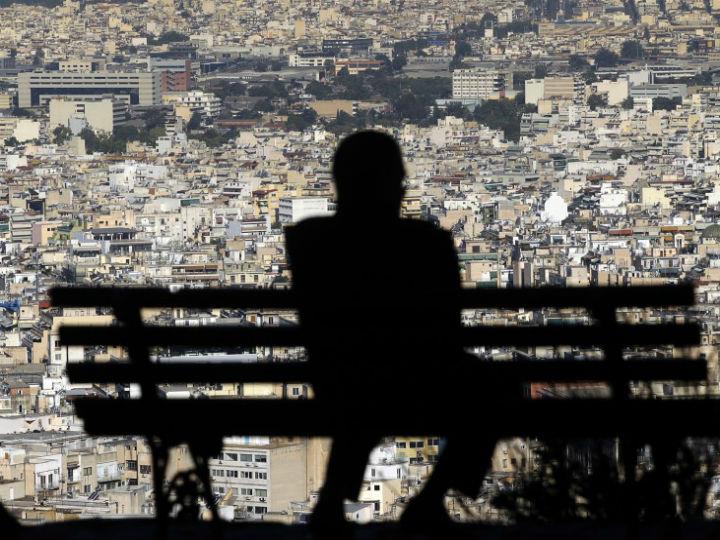 Ο διευθυντής επικοινωνίας της Glassdoor Τζόε Ουίγκινς εξηγεί ότι ο «φόβος ότι δύσκολα θα ξαναβρεί κάποιος δουλειά είναι μεγαλύτερος στους νέους διότι έχουν λιγότερη εμπειρία και δεν έχουν χτίσει ακόμη την καριέρα τους».