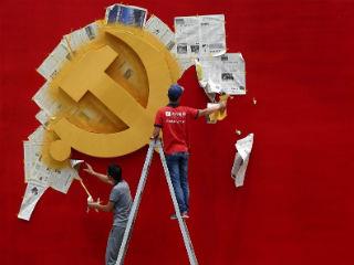 Έτσι, σε αντίθεση με την μαρξική θεωρία περί φθίνοντος κέρδους, το ΚΚ Κίνας επιθυμεί να προσφέρει υψηλές αποδόσεις στους νέους μετόχους, αλλά με μεγαλύτερη δική του επιρροή στις εταιρικές αποφάσεις. Πρόκειται για μεγάλο στοίχημα. Διότι οι κομμουνιστές ηγέτες θα πρέπει να αποδείξουν ότι, υπό την δική τους πολιτική κατεύθυνση, η εταιρική ανταγωνιστικότητα μπορεί να βελτιωθεί με τον ίδιο –αν όχι καλύτερο– τρόπο με αυτόν που πετυχαίνει η αγορά. Οι περισσότεροι παρατηρητές, ειδικά εκείνοι που βρίσκονται εκτός Κίνας, θα σχολίαζαν ότι πλανώνται πλάνην οικτράν. Σύμφωνα με τους οικονομολόγους, η επιδιόρθωση του διογκωμένου, αναποτελεσματικού κρατικού τομέα της Κίνας έχει ανάγκη από λιγότερη παρεμβατική εποπτεία, όχι περισσότερη.