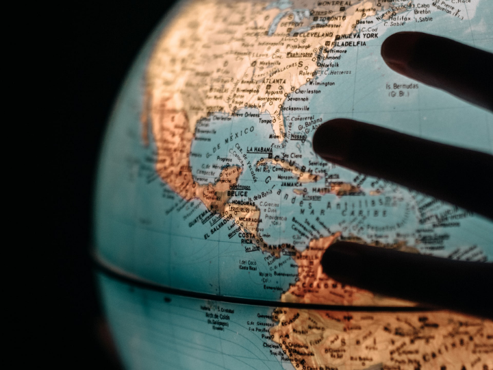 «Οι πολίτες στο πλαίσιο της λειτουργίας τους ως ατομικών και συλλογικών υποκειμένων στις δομές της κοινωνίας πολιτών θα πρέπει να συνειδητοποιήσουν την μη βιώσιμη κατεύθυνση της κοινωνικής πορείας και να δρομολογήσουν διαδικασίες ενημέρωσης και διαλόγου με στόχο την αναζήτηση διεξόδων με την συνδρομή της επιστημονικής κοινότητας.»