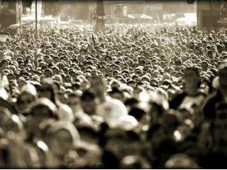 Η κυβέρνηση αναμένεται εντός των ημερών να κάνει μια δεύτερη απόπειρα εξόδου στις αγορές, προκειμένου να στηριχθεί το παραμύθι ότι τελειώνουν τα βάσανά μας στις 18 Αυγούστου 2018, με το τέλος των μνημονίων.