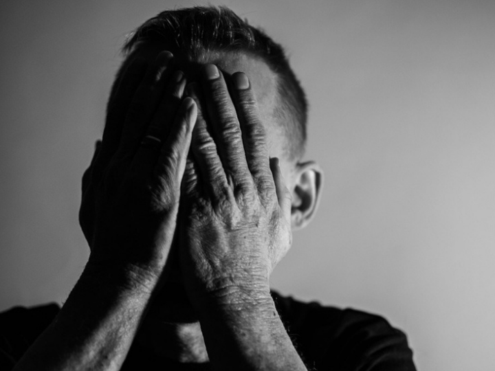 «Οι επικοινωνιολόγοι βλέπουν τη σύγκρουση σαν ευκαιρία. Την αντιμετωπίζουν παραμονεύοντας σιωπηλοί και περιμένοντας. Η τακτική της υπομονής - που επιτρέπει στον άλλον να ξεθυμάνει - έχει κέρδος.»