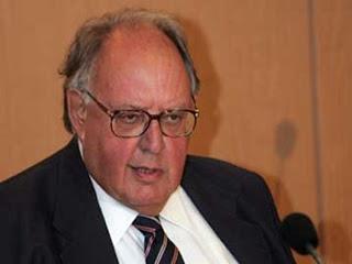 Μετά την άνοδο του ΠΑΣΟΚ στην εξουσία, τον Οκτώβριο 2009, ο κ.Θ.Πάγκαλος μαζί με τρία ακόμη στελέχη του Κινήματος επέμεινε στην ανάγκη να γίνουν ουσιαστικές μεταρρυθμίσεις στο Δημόσιο και είχε εισηγηθεί το άμεσο κλείσιμο αχρείαστων δημοσίων οργανισμών και απόλυση του προσωπικού τους. Στο πλαίσιο αυτό, ως αντιπρόεδρος της κυβέρνησης, ο κ.Θ.Πάγκαλος είχε ζητήσει από τους καθηγητές κ.κ. Γ.Στουρνάρα και Παν. Κορλίρα (επικεφαλής του ΚΕΠΕ), όπως και από τους κ.κ. Παν.Γεννηματά (επίτιμο αντιπρόεδρο της Ευρωπαϊκής Τράπεζας Επενδύσεων), Γιάννη Μαρίνο (δημοσιογράφο και πρώην ευρωβουλευτή) και τον υπογράφοντα να τού υποβάλουν μία σειρά από θέσεις, απόψεις και προτάσεις για την κατάσταση της οικονομίας και την έξοδό της από την κρίση, οι οποίες επρόκειτο να εκδοθούν και σε βιβλίο.