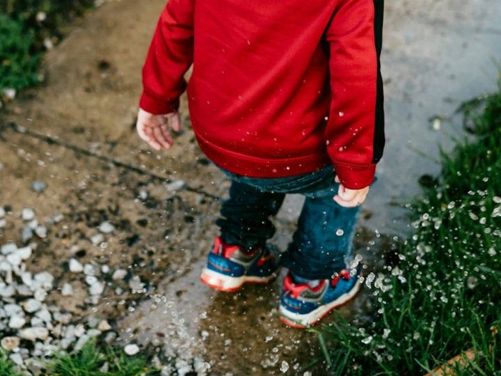 «Οι γονείς μας δουλειά θα έχουν φέτος; Ελεύθεροι επαγγελματίες, καταστηματάρχες, ξενοδοχοϋπάλληλοι τι θα κάνουν ; Αχ αυτός ο covid ! Τελικά βλέπω οι μόνες διακοπές που θα κάνουμε , να είναι στο σούπερ μάρκετ θα χαζεύουμε τις τιμές στα ράφια και θα λέμε ότι πήγαμε εκδρομή. Ποια διασκέδαση;..»