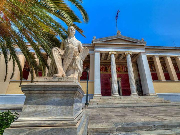 Τα ερωτήματα που προκύπτουν στους ακαδημαϊκούς κύκλους είναι πολλά. Μπορεί άραγε η έρευνα που υλοποιείται στα εθνικά ΑΕΙ να προσελκύσει επενδύσεις από επιχειρηματικούς κολοσσούς της Ευρώπης και της Αμερικής; Μπορούν τα ελληνικά πανεπιστήμια να ηγηθούν της ανάπτυξης του εγχώριου οικοσυστήματος καινοτομίας;