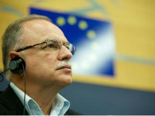 Η κλιμάκωση της εξωτερικής πολιτικής των ΗΠΑ στη Βόρεια Κορέα, τη Συρία και κατά μήκος των συνόρων ΕΕ - Ρωσίας, δεν είναι καλός οιωνός. Το ίδιο και το γεγονός ότι αρνητές της κλιματικής αλλαγής σχεδιάζουν αυτή τη στιγμή τη νέα περιβαλλοντική πολιτική των ΗΠΑ σχετικά με τα καύσιμα, τις εκπομπές καυσαερίων και την ατμοσφαιρική ρύπανση.