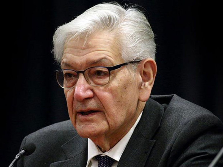 «Κάθε κοινωνία, έλεγε και έγραφε, ο Μπέρτραντ Ράσελ, έχει τα πνευματικά της απορρίμματα, που συνήθως τα συνθέτουν άνθρωποι που παραλογίζονται γιατί φοβούνται τη γνώση».