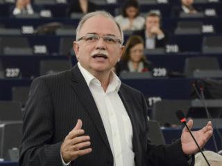 Είμαι στην ευχάριστη θέση να σας ενημερώσω ότι η Ελλάδα βρίσκεται πλέον μεταξύ των κρατών-μελών, που έχουν υιοθετήσει ένα σημαντικό πλαίσιο αναφορικά με τη νομική αναγνώριση ταυτότητας φύλου. Κατά τη διάρκεια της προηγούμενης εβδομάδας, η πλειοψηφία του Ελληνικού Κοινοβουλίου υπερψήφισε την πρόταση της Κυβέρνησης, η οποία παρέχει το απαραίτητο δίχτυ προστασίας σχετικά με την αυτοδιάθεση των ανθρώπων που επιθυμούν να αλλάξουν το νόμιμο φύλο τους. Ο νέος νόμος εναρμονίζει το επίπεδο των προτύπων της χώρας μας με τη Διακήρυξη του ΟΗΕ για τα Ανθρώπινα Δικαιώματα, καθώς και την Ευρωπαϊκή Σύμβαση για τα Ανθρώπινα Δικαιώματα.