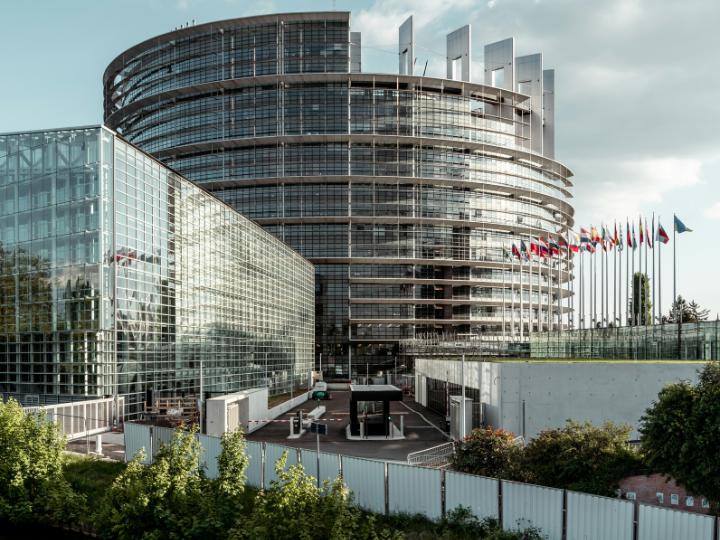 Η ΕΕ αντιμετώπισε τις προκλήσεις διαψεύδοντας τους φόβους, ή τις ελπίδες όσων προέβλεπαν την κατάρρευσή της. Όχι μόνο δεν κατέρρευσε αλλά βγήκε πιο δυνατή έπειτα από κάθε κρίση.