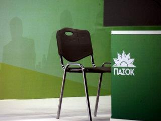 Το δημοσίευμα παραθέτει επίσης και δηλώσεις του ευρωβουλευτή του ΣΥΡΙΖΑ Δημήτρη Παπαδημούλη, ο οποίος είπε στην ιστοσελίδα ενημέρωσης ότι η Κομισιόν, η ΕΚΤ και ο ESM έχουν ήδη συμφωνήσει «πλήρως» με την ελληνική κυβέρνηση για το πακέτο των μέτρων. 