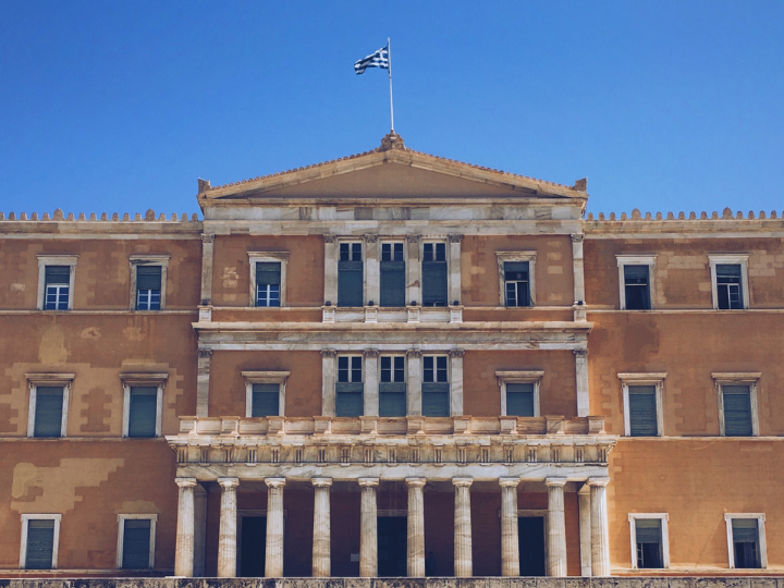 «Το χρονοντούλαπο θύμισε ότι η κατασκευή μετρό είχε προβλεφθεί στην πρώτη μεταπολεμική πολεοδομική μελέτη Σμιθ, αλλά το θέμα έμεινε επί δεκαετίες στα συρτάρια του ΥΠΕΧΩΔΕ όχι μόνο από έλλειψη θετικής πολιτικής βούλησης αλλά λόγω του αντίλογου «αντί μετρό το τραμ», που υποστήριζε κυρίως ο αείμνηστος Αντώνης Τρίτσης.»