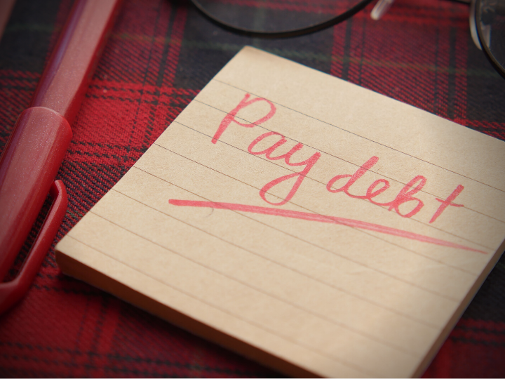 Συνεπώς, από οικονομικής άποψης, το σημαντικότερο μέτρο δημοσίου χρέους ίσως δεν είναι το τρέχον ανεξόφλητο ονομαστικό ποσό χρέους, αλλά η σχέση μεταξύ σημερινών και μελλοντικών επιβαρύνσεων φόρου. 