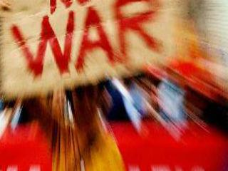 Η κατάσταση έκτακτης ανάγκης περιορίζει τις ατομικές ελευθερίες, επιτρέπει ασύμμετρες απώλειες και απειλεί βασικές κατακτήσεις της Ευρωπαϊκής Ένωσης, όπως η ελεύθερη διακίνηση των πολιτών της. 