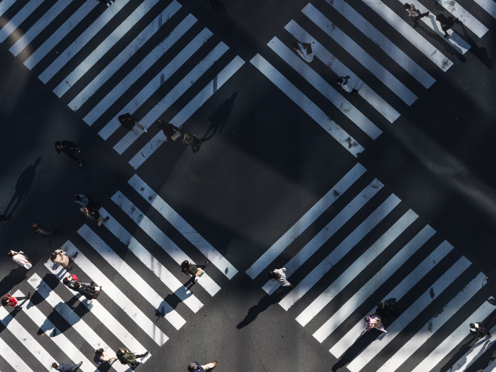 «ι πολίτες δεν μαθαίνουν να αναλαμβάνουν κοινωνική ευθύνη, οπότε δεν λειτουργούν ως ατομικά ή συλλογικά υποκείμενα. »