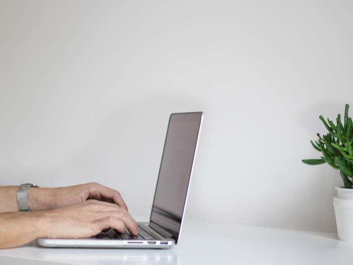 Οι developers αποτελούν την πιο περιζήτητη, καλοπληρωμένη ειδικότητα, που δεν περιορίζεται από γεωγραφικά, αλλά ούτε και από γλωσσικά εμπόδια.