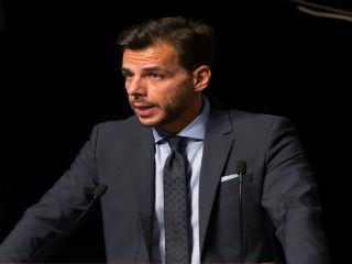 Είναι αδιανόητο το 20% των πολιτών να πληρώνουν το 80% των φόρων, όπως και αδιέξοδο οι επιχειρήσεις να μην αγωνιούν για το πώς θα αναπτυχθούν και πώς θα δημιουργήσουν νέες θέσεις εργασίας, αλλά πώς θα συγκρατήσουν τα έξοδά τους για να αποπληρώσουν ή να προκαταβάλλουν τους δυσβάσταχτους φόρους» επεσήμανε ο πρόεδρος της ΕΕΝΕ προτείνοντας τη θέσπιση ενός κινήτρου, μίας κλιμακούμενα μειούμενης φορολογίας στις νέες επενδύσεις, και ένα σταθερό προνομιακό φόρο για τα νέα παραγόμενα εισοδήματα - δηλαδή την ανάπτυξη.