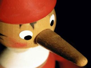 Αυτά τα ευτράπελα συμβαίνουν στην δημόσια ζωή του τόπου με αποτέλεσμα να βρίσκονται στο απυρόβλητο όσοι ασκούν εκτελεστική εξουσία, με τα γνωστά αποτελέσματα που δεν είναι άλλα από τα φαινόμενα της διαφθοράς, του χρηματισμού και τέλος της παρακμής με ότι αυτό συνεπάγεται στην λειτουργία μιας οργανωμένης κοινωνίας.