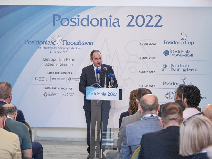 «Οι αλλαγές στον ναυτιλιακό κλάδο είναι ριζικές. Όλα αυτά και όλα όσα θα ακολουθήσουν στα επόμενα χρόνια αλλάζουν άρδην το προφίλ του ναυτικού του μέλλοντος.»