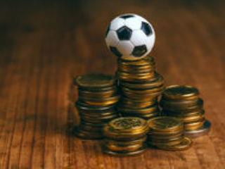 Δυστυχώς, όμως, μέσα σε αυτό το περιβάλλον έχει εισβάλει στον χώρο του ποδοσφαίρου μία πραγματική αλητεία, η οποία χρησιμοποιεί μαφιόζικες μεθόδους για να επηρεάσει αποτελέσματα και να αποκομίσει τεράστια κέρδη από νόμιμα και παράνομα στοιχήματα.