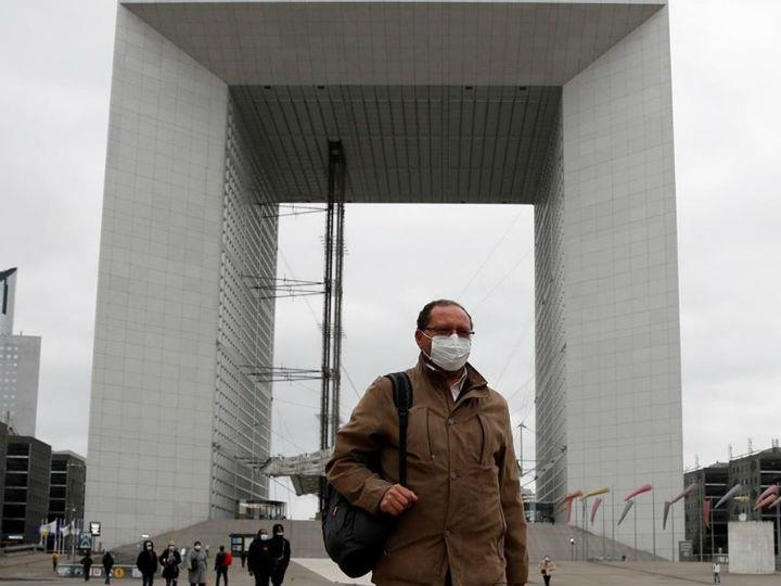 «Μια άλλη διάσταση της σημερινής κατάστασης είναι αυτή της ιδιωτικής αποταμίευσης. Όπως διαπιστώθηκε μετά την κρίση των subprimes, υπήρξε ένα πλεόνασμα αποταμίευσης του ιδιωτικού τομέα, το οποίο θα επαναληφθεί και τώρα, όχι βέβαια σε χώρες όπως η Ελλάδα.»