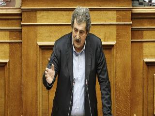 Και ξαφνικά ανακαλύψαμε τον αγριάνθρωπο Πολάκη, λες και δεν αποτελεί έκφραση της γενικότερης παρακμής και της πλήρους κατάρρευσης αξιών στην ελληνική κοινωνία; Λες και ο Πολάκης, ο Καμμένος, η Χρυσή Αυγή και τόσοι άλλοι ανεκδιήγητοι τύποι ήρθαν από τον Άρη; Λες και δεν τούς ανέδειξε – και τούς επιβράβευσε κιόλας – η ίδια η ελληνική κοινωνία;