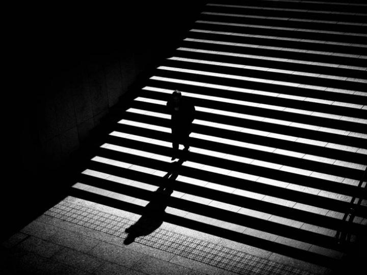 «Το ισχύον μοντέλο κοινωνικής οργάνωσης υπηρετεί το ανθρώπινο συμφέρον ή εργαλειοποιεί τον άνθρωπο με κύριο στόχο την λειτουργικότητα και οικονομική απόδοση των διαφόρων κοινωνικών συστημάτων (π.χ. οικονομικό, εργασιακό, υγείας κ.λ.π.) με τίμημα την υπόσκαψη της βιωσιμότητας τόσο της δικής του όσο και της βιοποικιλότητας;»