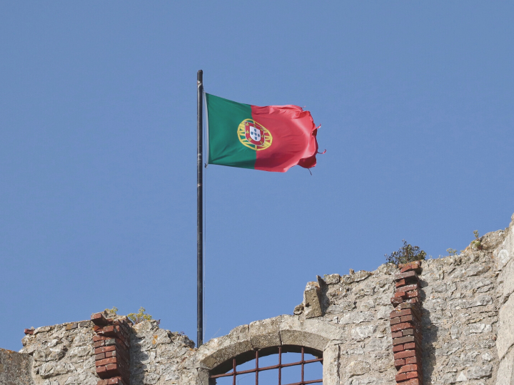 « Παράλληλα, στην Πορτογαλία δεν υπήρξε διάλυση του κοινωνικού ιστού με τον άγριο τρόπο που ζήσαμε στη χώρα μας.»