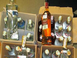 Σύμφωνα με τα στοιχεία του υπουργείου Οικονομικών, οι νόμιμες πωλήσεις αλκοολούχων ποτών έχουν υποχωρήσει κατά 50% την περίοδο 2008-2015. Το 2015 διαμορφώθηκαν σε 111.000 εκατόλιτρα, έναντι 115.000 εκατολίτρων το 2014 (μείωση 3,48%), ενώ το 2008 οι πωλήσεις ήταν 236.000 εκατόλιτρα. 