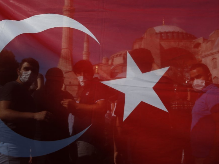 «Τη δύσκολη στιγμή η Ελλάδα θα κληθεί να αντιμετωπίσει μόνη της τον επιθετικό γείτονα. Άρα τα λεγόμενα ξύλινα τείχη και στην προκειμένη περίπτωση πλοία, υποβρύχια και αεροπλάνα θα γίνουν η αιχμή του δόρατος της χώρας, απέναντι στον εισβολέα...»