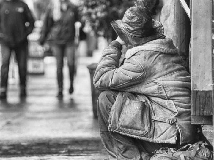 «Η εντυπωσιακή και επιθετική άνοδος της Κίνας στον διεθνή καταμερισμό της εργασίας και η έξοδος από την απόλυτη φτώχεια πλέον του ενός δισεκατομμυρίου ανθρώπων στον πλανήτη, προσέφερε νέα επιχειρήματα στους οικονομολόγους και κοινωνιολόγους που αμφισβητούν τον ρόλο της κουλτούρας στην ανάπτυξη.»