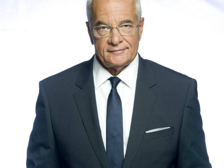 «Τον Ιανουάριο, το Ναυτοδικείο Πειραιά έκρινε ότι η βόμβα μολότοφ «δεν είναι εκρηκτική ύλη». Διότι «δεν μπορεί να προκαλέσει σοβαρή σωματική βλάβη» και αν συμβεί τέτοιο κακό τότε δεν θα φταίει η μολότοφ αλλά η πυρκαγιά που έβαλε η μολότοφ!».