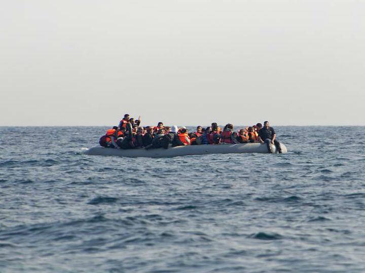 «Είναι καιρός το μεταναστευτικό να εξεταστεί συνολικά και σε βάθος. Γιατί δεν είναι πλέον μόνον πρόβλημα εξόδου από τη δυστυχία.»