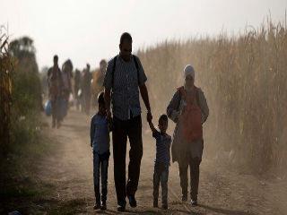 Παρά τις προσπάθειες έρευνας και διάσωσης, εξακολουθούν να χάνονται ζωές στη θάλασσα και οι λύσεις μετεγκατάστασης ad hoc που συντονίζει η Επιτροπή σαφώς δεν αποτελούν μακροπρόθεσμα μέσα επίλυσης του προβλήματος.