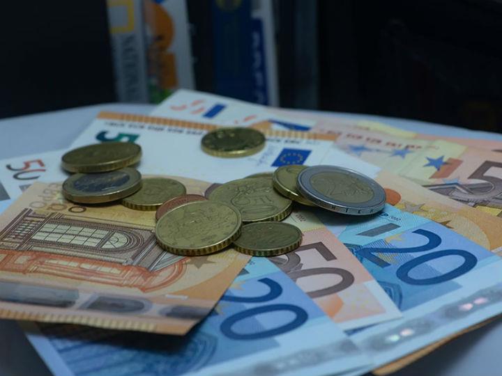 Προβλέψεις επιστημονικής φαντασίας: Αύξηση της ιδιωτικής κατανάλωσης κατά 5,8%, των επενδύσεων κατά ... 30,8%, των εξαγωγών κατά ... 22,2% και των εισαγωγών κατά ... 18,9%.
