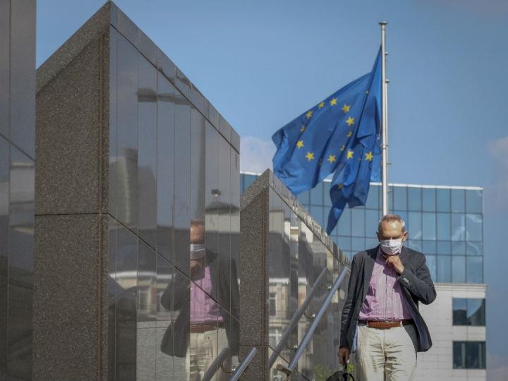 Σύμφωνα με την πρόταση της Επιτροπής, το 93,5% των συνολικών κεφαλαίων του Ταμείου Ανάκαμψης προβλέπεται να χρησιμοποιηθεί για δημόσιες επενδύσεις, κυρίως μέσω επιχορηγήσεων, αλλά και με ένα σημαντικό ποσό δανείων προς τις χώρες - μέλη.